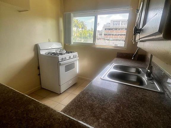 4th image of 3007 W 5th St APT 6