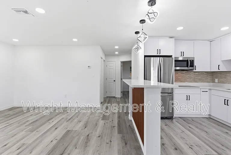 3029 Corona Dr — Photo 6