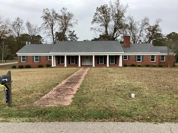 235 E 1st St, Luverne, MN 56156