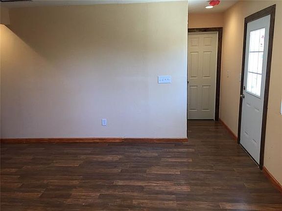 5th image of 204 Lamar St
