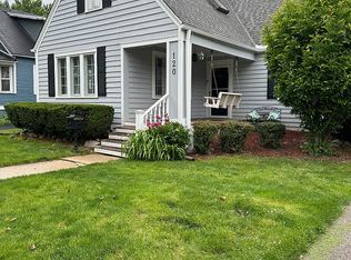 120 Coolidge Ave, Barrington, IL