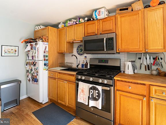 5th image of 1655 S Bancroft St Floor 1
