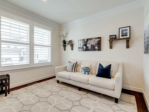 3rd image of 6624 Jessamine Ln