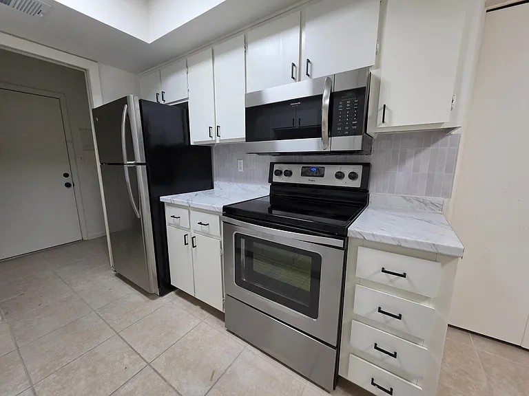 12829 N 113th Ave #3 — Photo 7