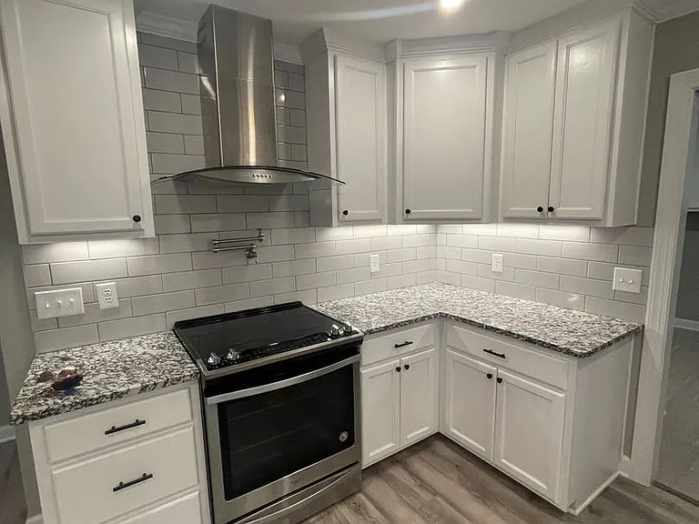 103 S Valley Hill Dr — Photo 3
