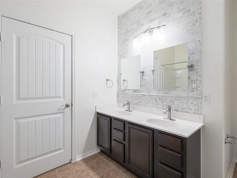 8725 Panadero Dr — Photo 18