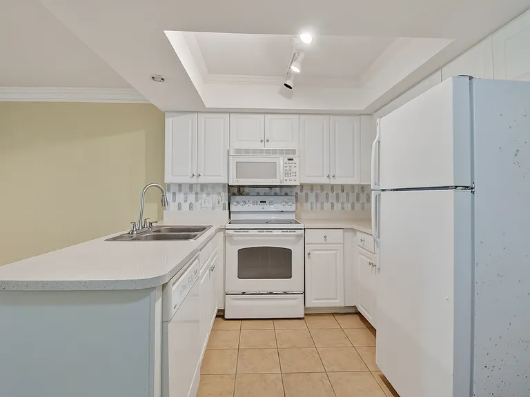 100 Fairway Park Blvd #511 — Photo 7