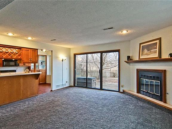 3rd image of 744 SE Claremont Ct