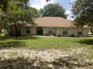 289 Saddle Ln, Floresville, TX 78114