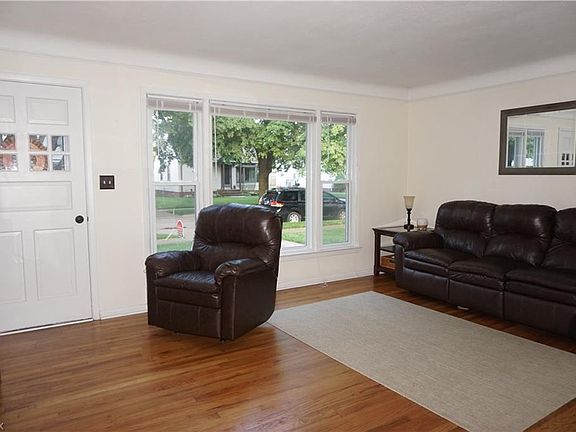 5th image of 4740 Summer Ln