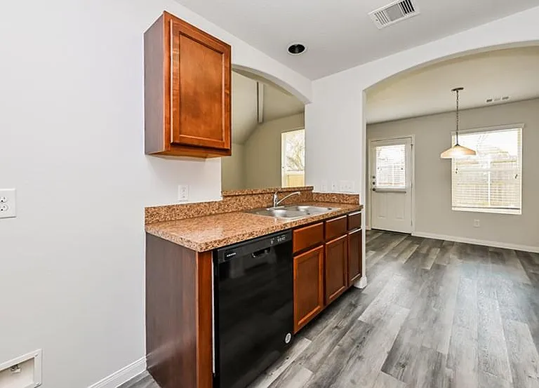 10939 Myrtle Oak St — Photo 4