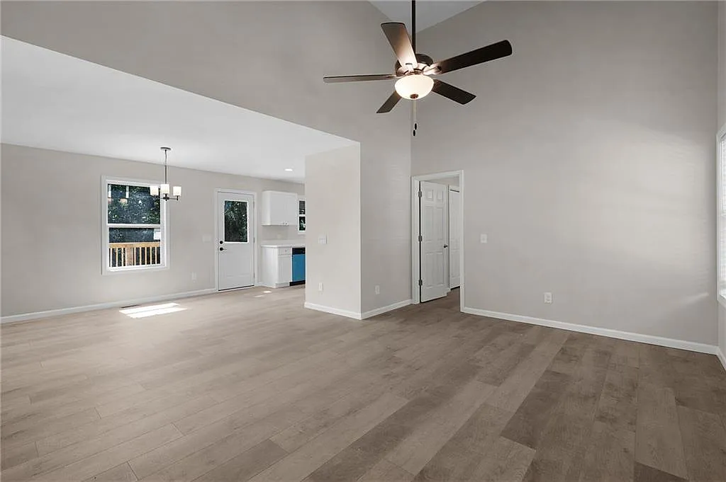 3 bed, 2.0 bath, 1250 sqft, $1,800 — Photo 3