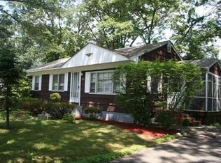 21 Edgelawn Ave, North Chelmsford, MA 01863