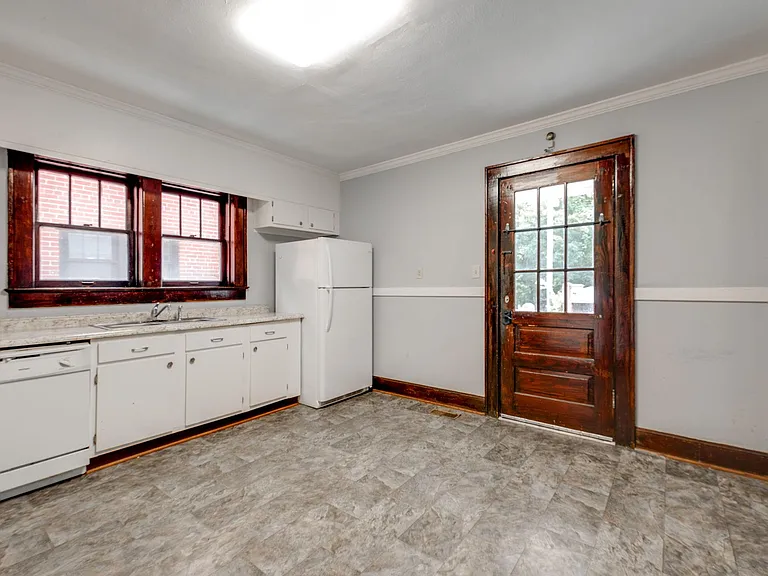 710 Forest Ave #1 — Photo 11