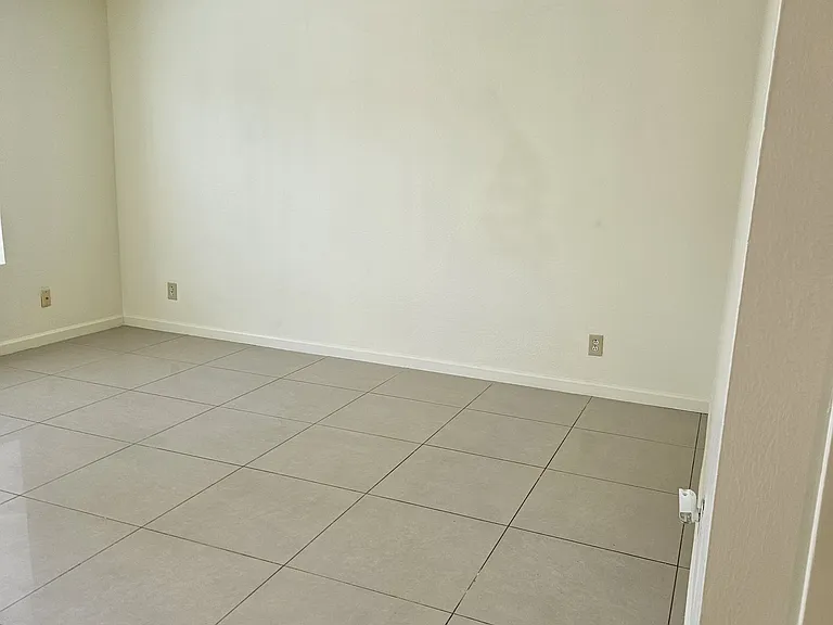 127 Villa Ct #6 — Photo 3