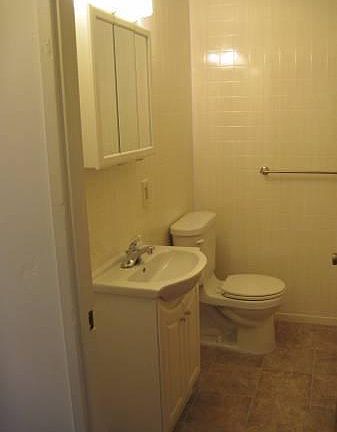 4th image of 4742 Danbury St NE
