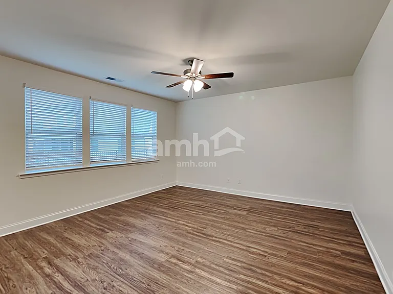 704 Callan Ct — Photo 10