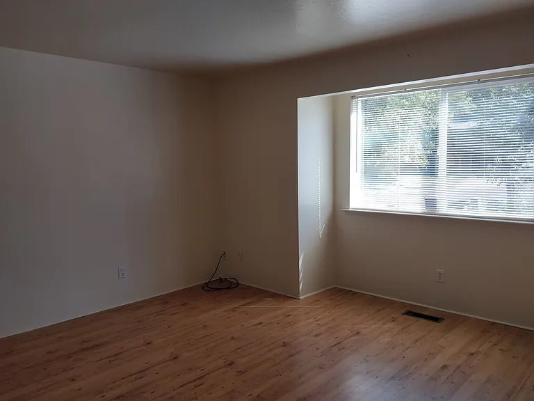 Twin Cir — Photo 4