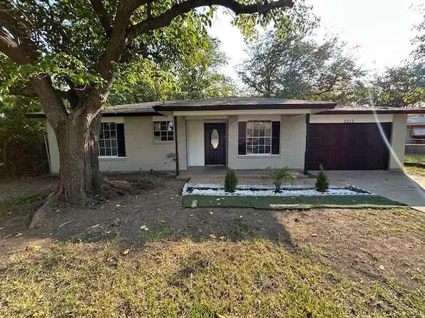 1513 Oakbrook Ct, Lancaster, TX 75134
