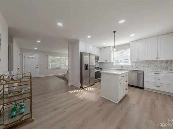 1414 Woodhill Ln, Charlotte, NC 28205