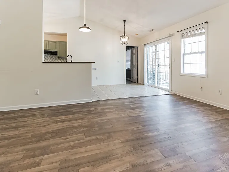 106 Waterfall Dr — Photo 6