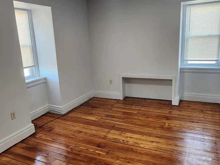 545-547 W Maple St #5 — Photo 22
