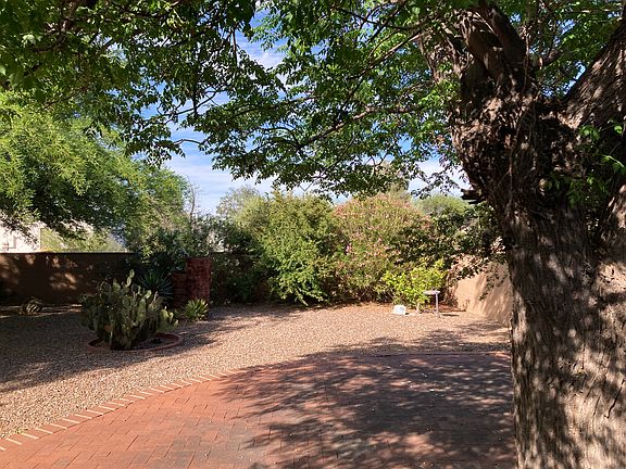 5th image of 225 E La Huerta