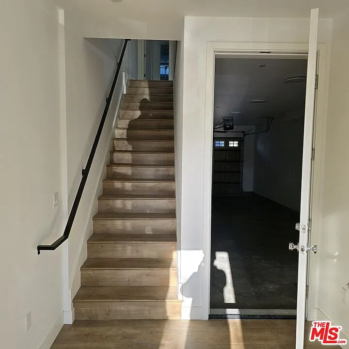 3 bed, 3.5 bath, 1600 sqft, $4,750 — Photo 4