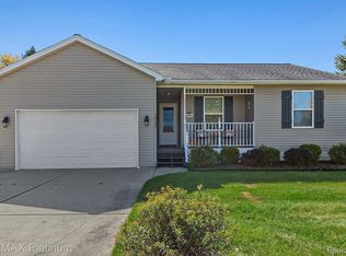 1055 Heather Heath Dr, Howell, MI 48843