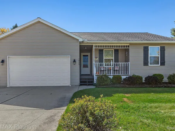 1055 Heather Heath Dr, Howell, MI 48843