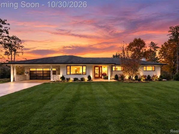 2945 Oakland Oaks, Oakland, MI 48363