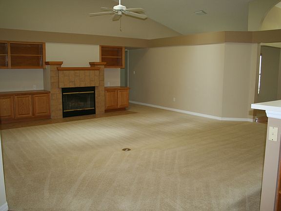 Great Room w/ Fireplace
