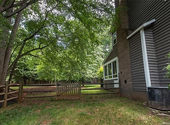 2nd image of 9023 Stourbridge Dr