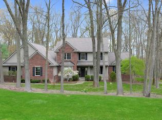 10470 Overhill Dr, Brighton, MI 48114