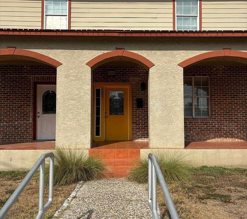 1st image of 303 W MALONE AVE