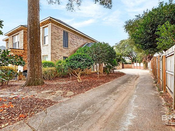 5th image of 2104 Marchfield Dr E