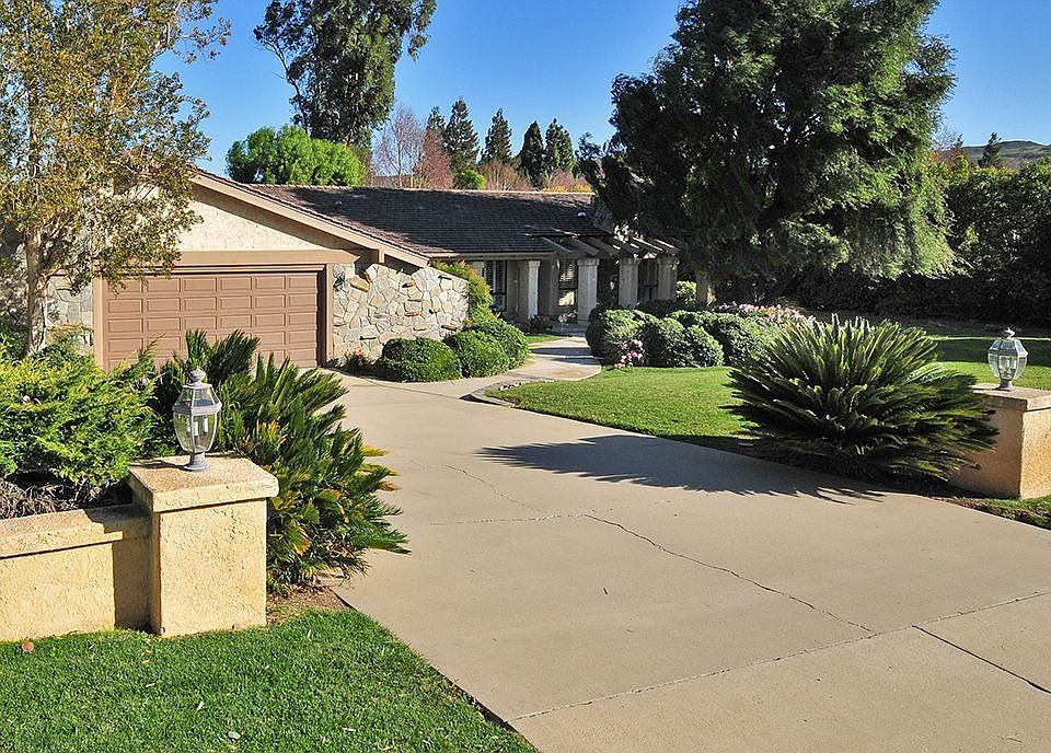 1st image of 2808 N Los Cedros Cir