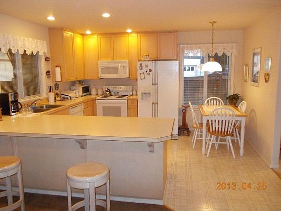 Nice spacious kitchen with eating space and lots of natural lighting. All appliances stay.