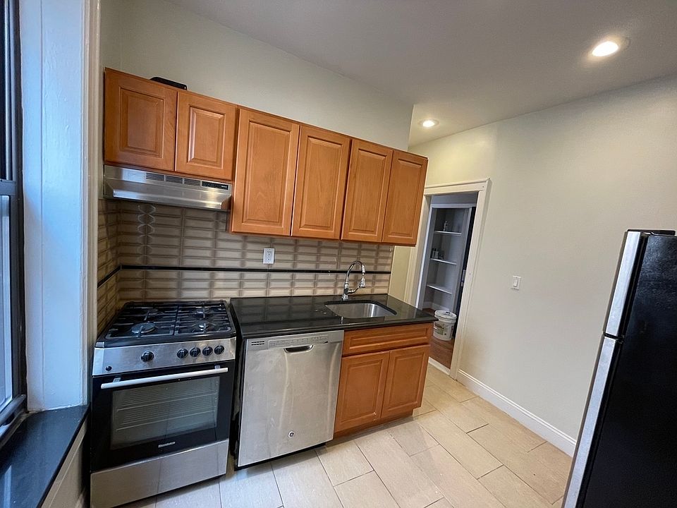1st image of 25-35 36th St #2A