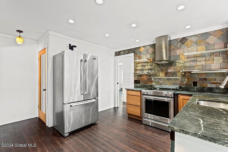 5th image of 51 Westside Drive