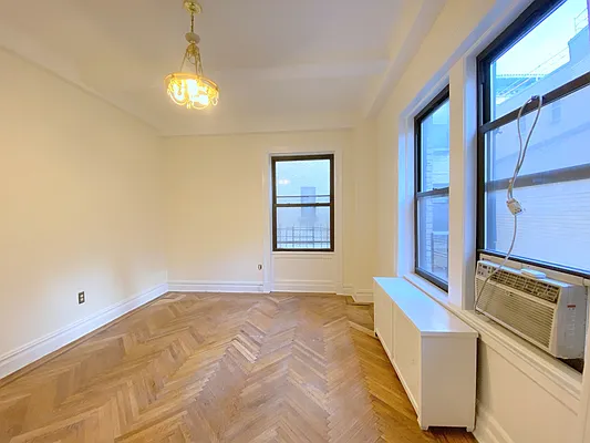 Rented by Bond New York | media 52