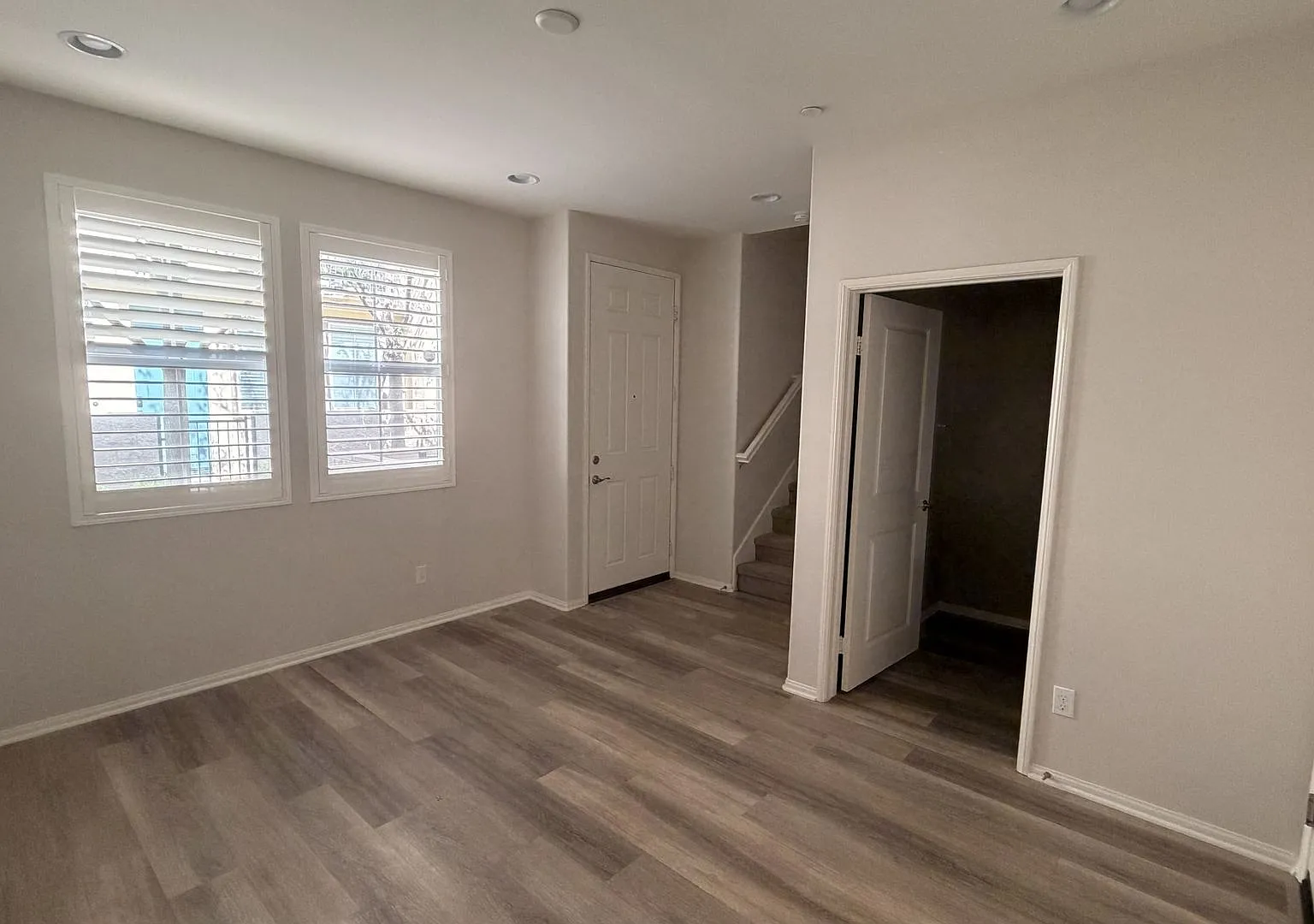 Modern 3-Story Townhouse In Eastvale-Move-In Special $2595 For First 3 Months! — Photo 2
