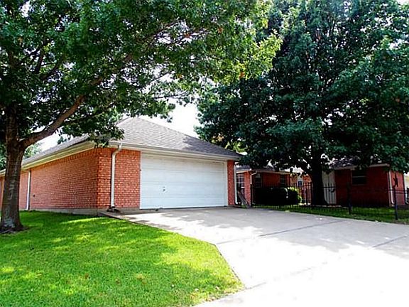 3rd image of 305 Iroquois Ln