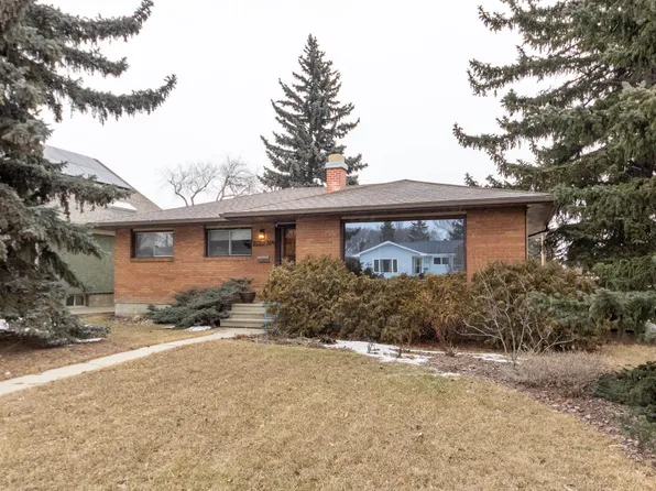 15702 89a Ave NW, Edmonton, AB T5R 4T2