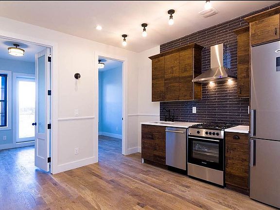 2nd image of 316 Melrose St #2B