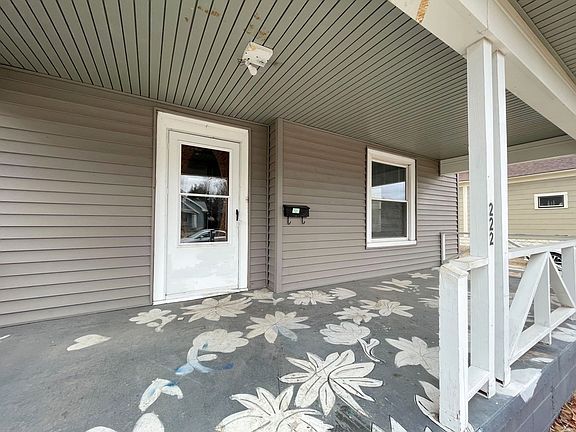 2nd image of 222 W 10th Ave