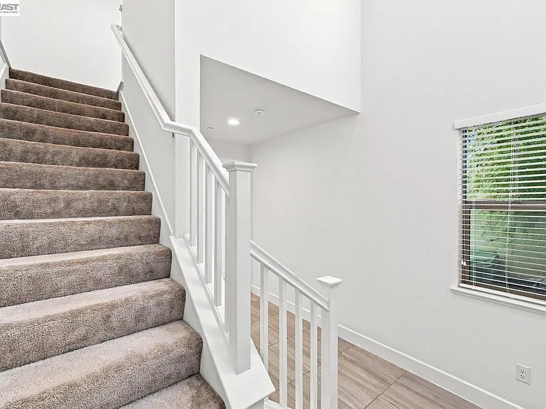 33 W Roccolino Ln — Photo 23