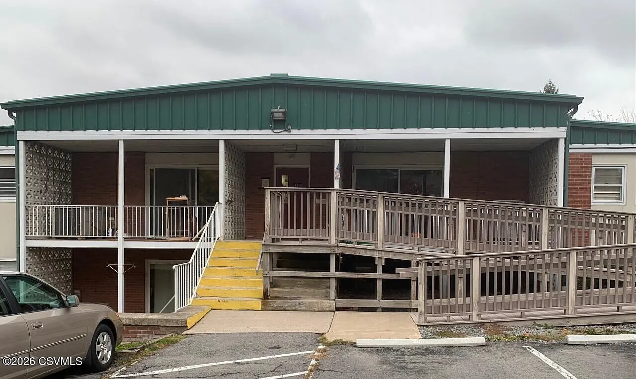 2 bed, 700 sqft, $1,050 — Photo 1