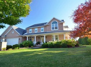 3260 Hickory Ridge Ln, Green Bay, WI 54311