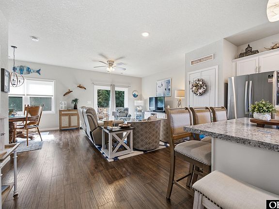 3rd image of 807 Kitty Ct